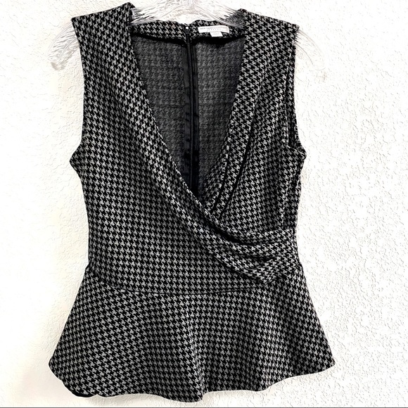 NY&CO Houndstooth Black and Grey Peplum Shell - Picture 1 of 6
